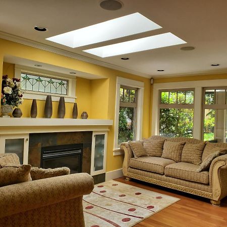 Elegant, Sunny Modern Home With Skylights - Kitsilano, Vancouver Exteriör bild