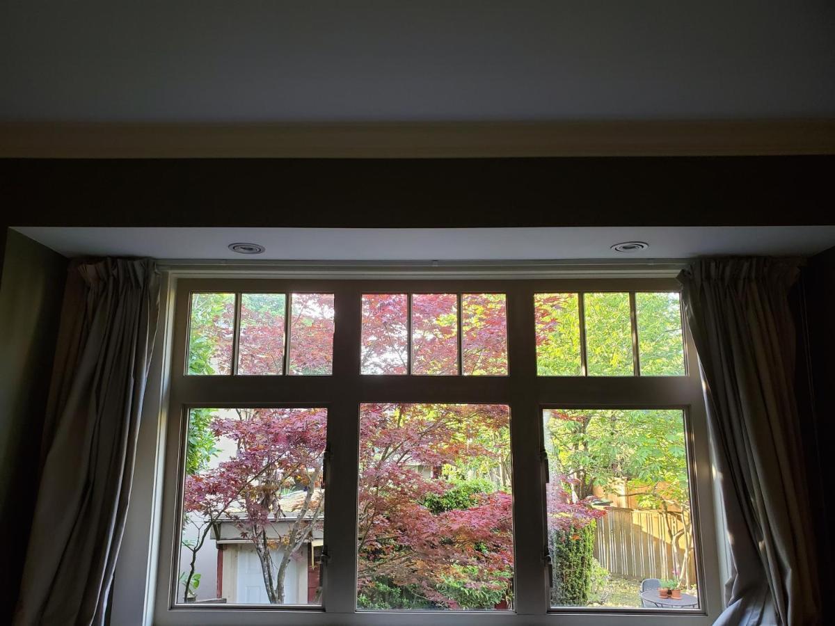 Elegant, Sunny Modern Home With Skylights - Kitsilano, Vancouver Exteriör bild