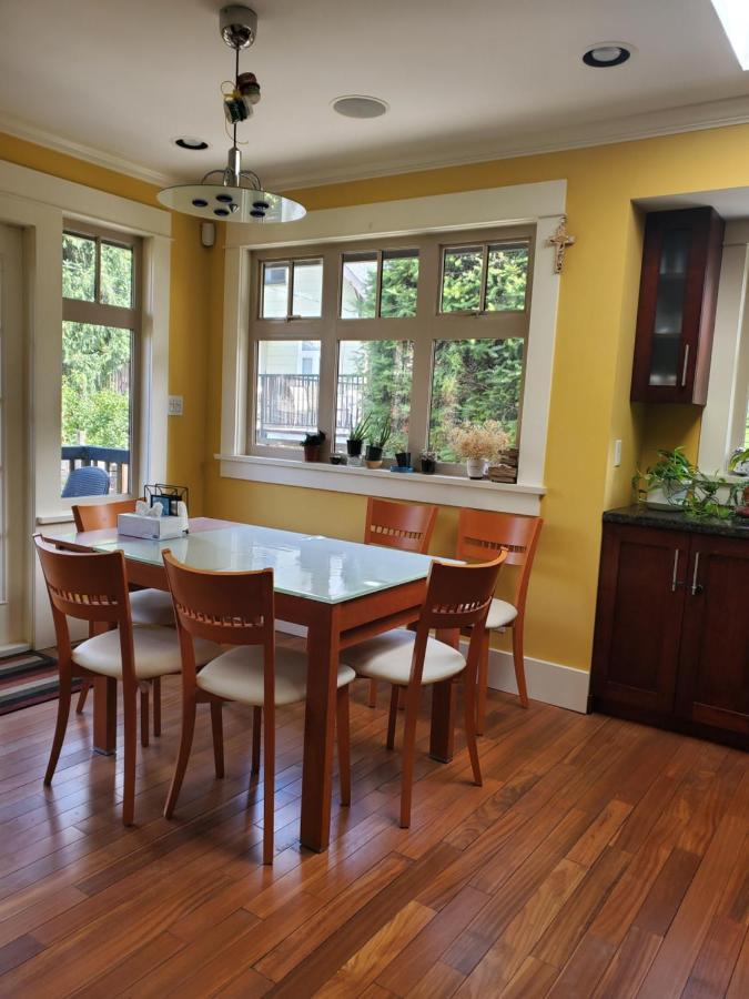 Elegant, Sunny Modern Home With Skylights - Kitsilano, Vancouver Exteriör bild