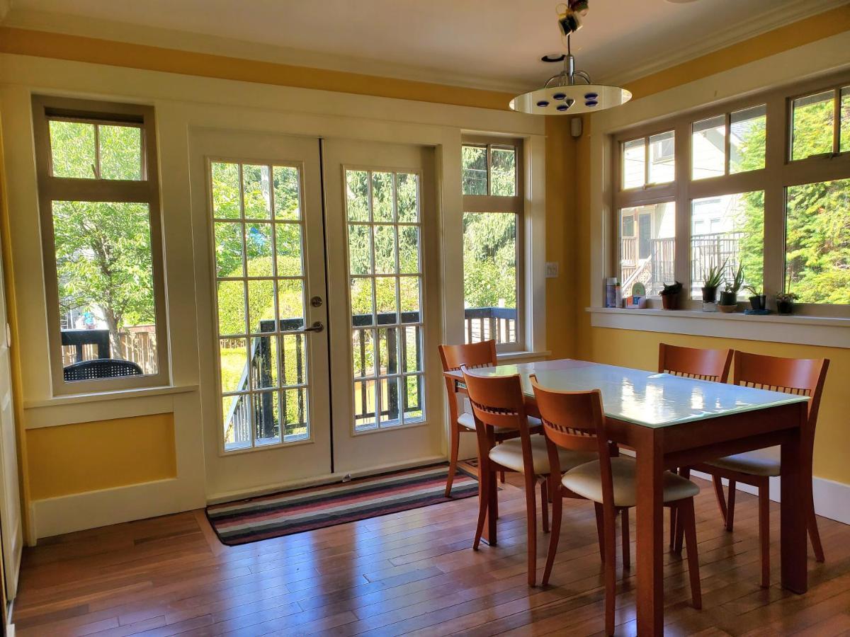 Elegant, Sunny Modern Home With Skylights - Kitsilano, Vancouver Exteriör bild