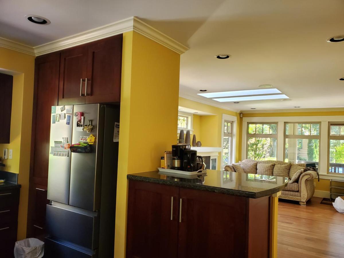 Elegant, Sunny Modern Home With Skylights - Kitsilano, Vancouver Exteriör bild